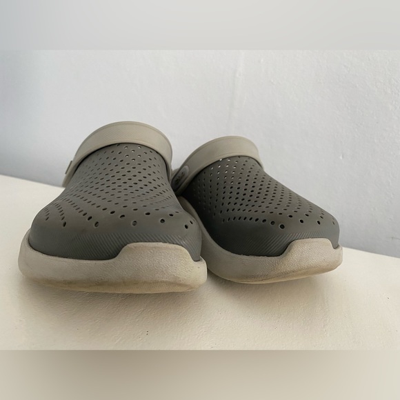 Grey Crocs US Women Size 6 - Picture 6 of 7